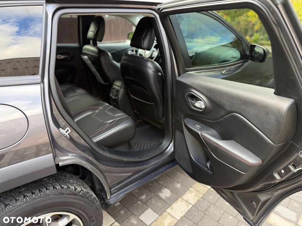 Jeep Cherokee - 13