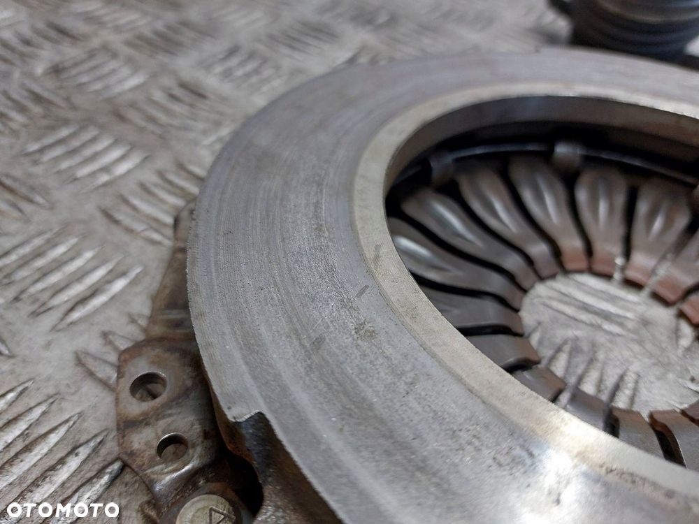 SPRZĘGŁO TARCZA + DOCISK + ŁOŻYSKO OPOROWE NISSAN MICRA K12 1.5 DCI - 6