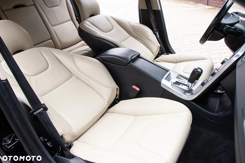 Volvo V60 D4 Geartronic Summum - 26