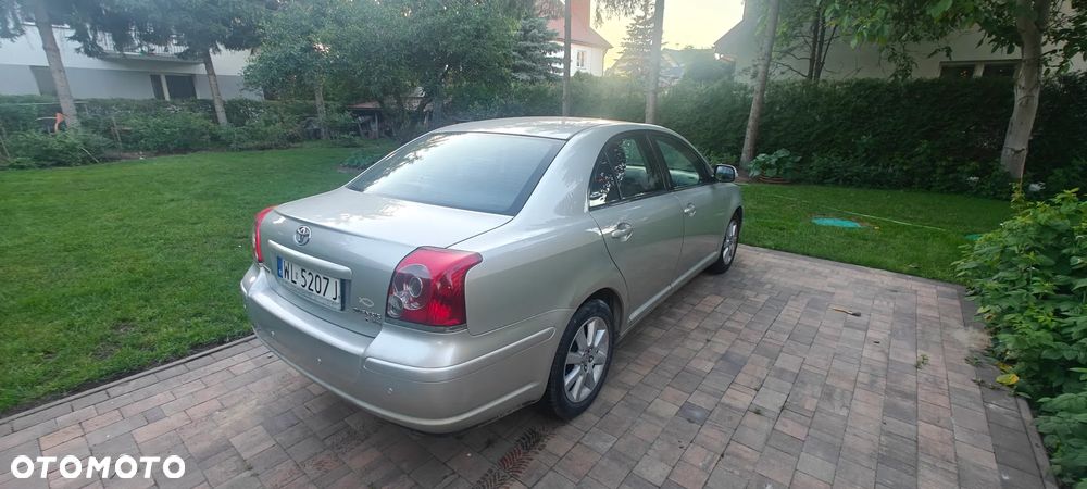 Toyota Avensis 2.0 D-4D Luna - 2