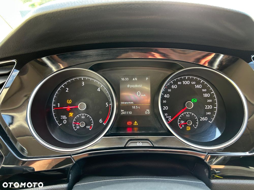 Volkswagen Touran 2.0 TDI SCR DSG ACTIVE - 17