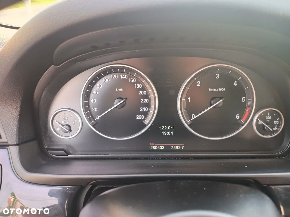 BMW Seria 5 520d xDrive - 12