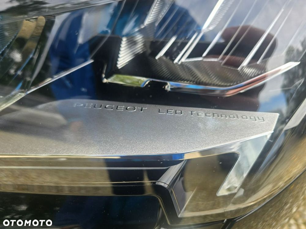 Peugeot 3008 PureTech 130 Stop & Start GPF EAT8 Allure Pack - 36