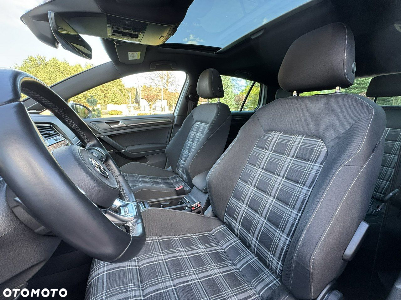 Volkswagen Golf - 37
