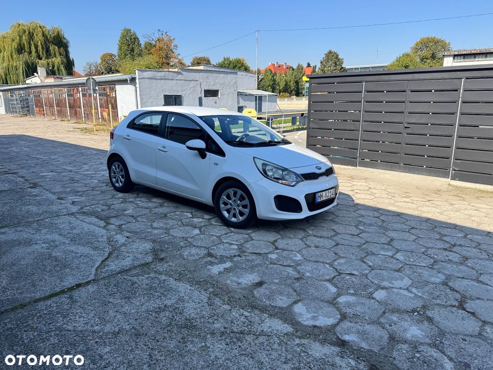 Kia Rio - 4