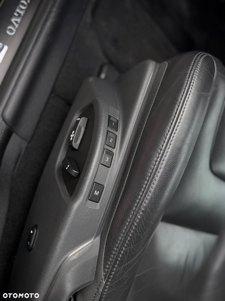 Volvo XC 60 D4 Geartronic Summum - 25