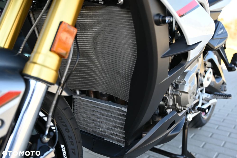 BMW XR - 24