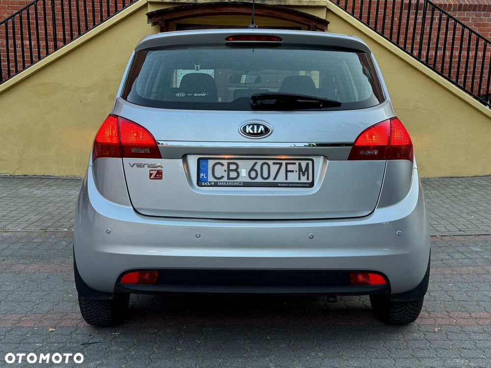 Kia Venga 1.6 L - 16