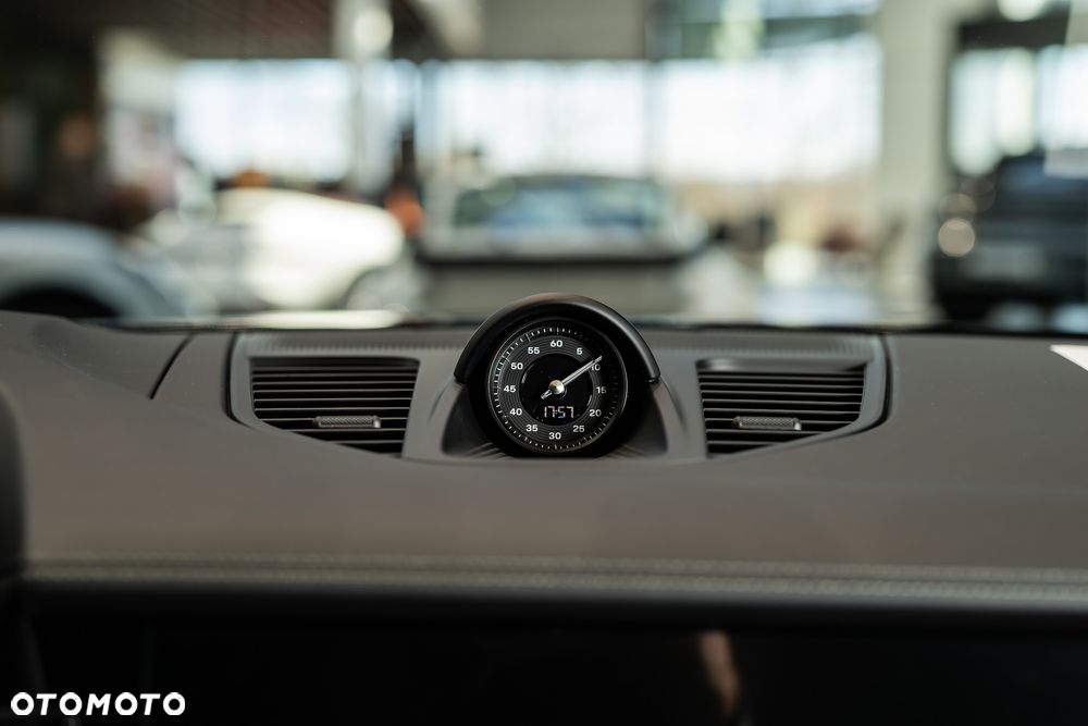 Porsche Panamera 4 - 30