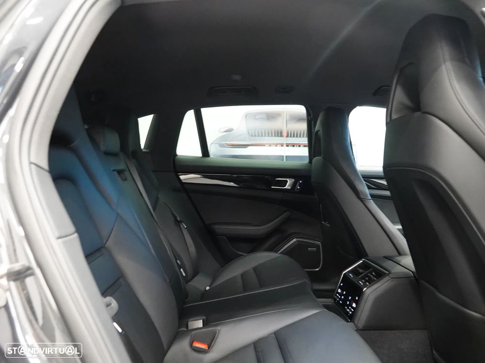 Porsche Panamera Sport Turismo 4 E-Hybrid - 48