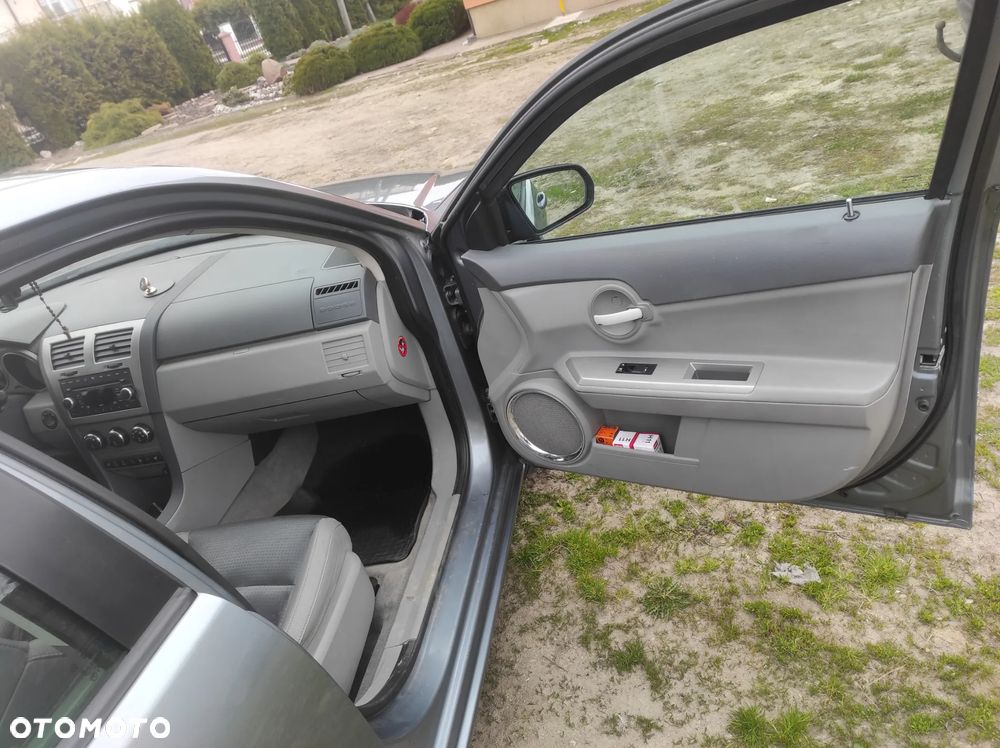 Dodge Avenger - 18
