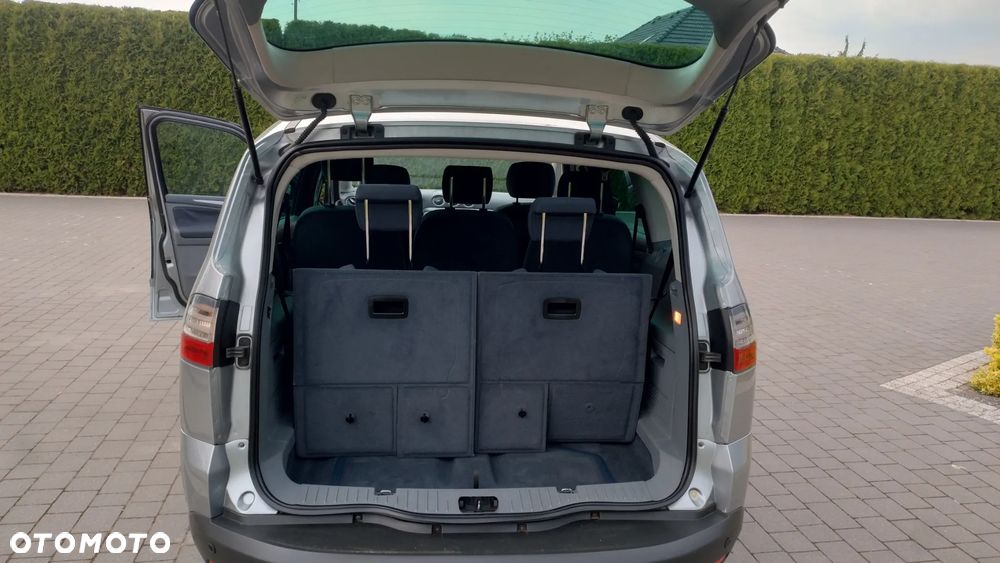 Ford S-Max - 13
