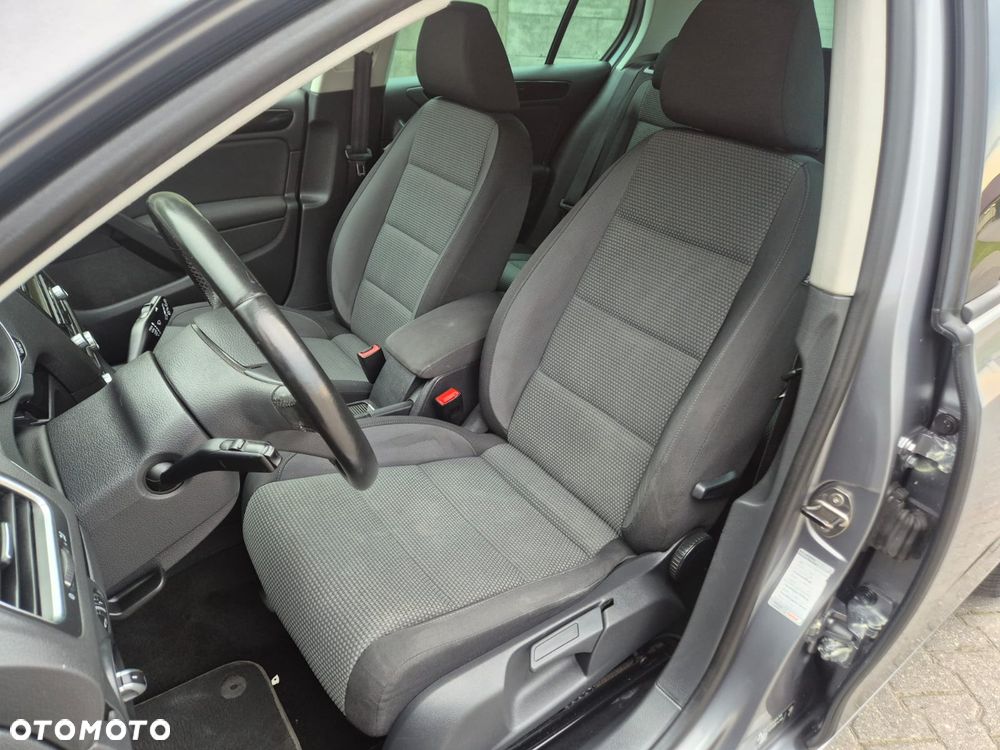 Volkswagen Golf - 22