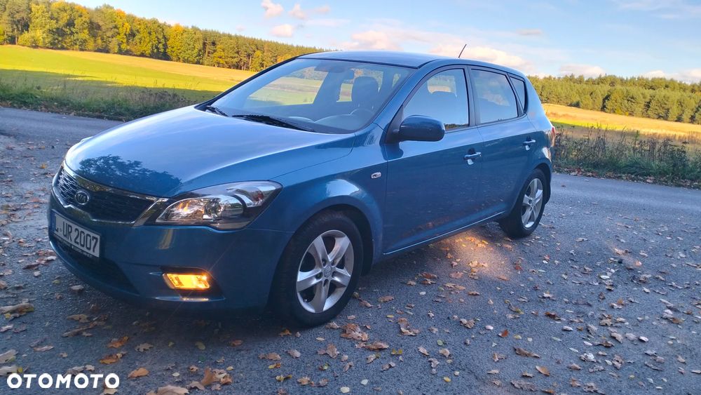 Kia Ceed - 10