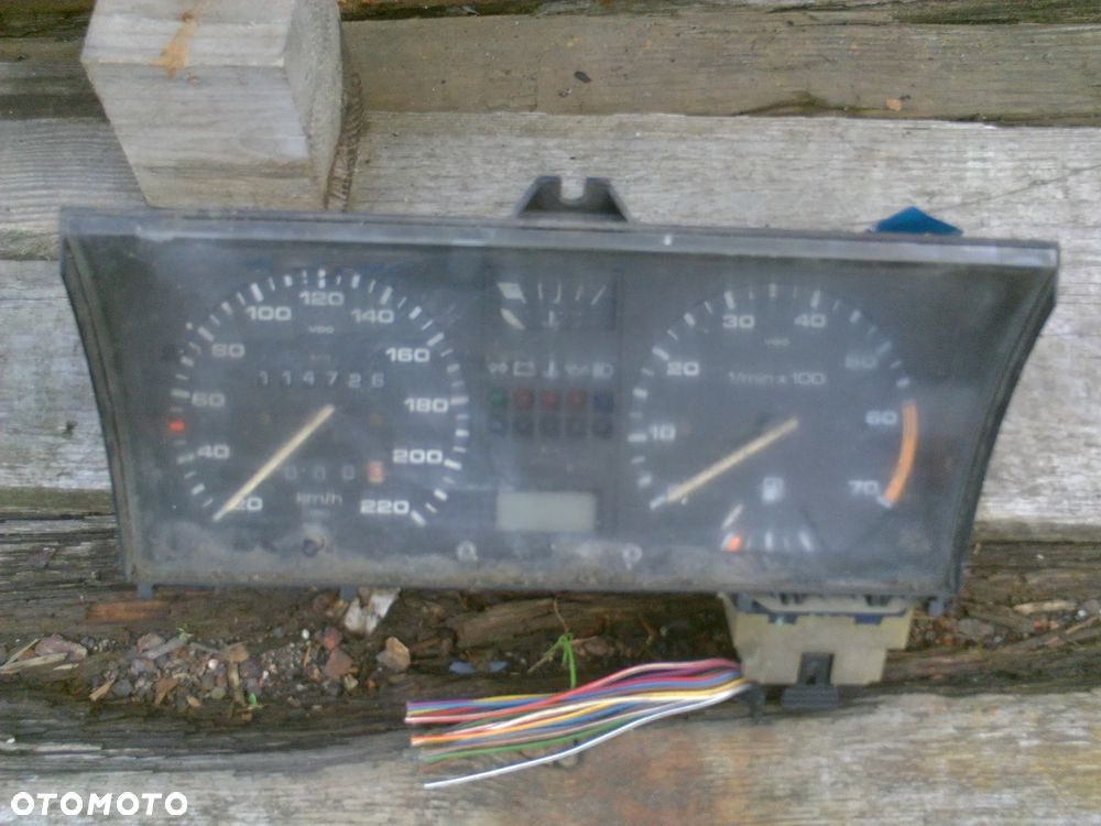 Vw golf 2 II na czesci3d dywany na kielichy tyl,zderzak szeroki,lampy tyl ciemne,zegary,prog nowy lewy,wozek przod,wahacze,amortyzatory,mc phersony,OStyl,pas podloga lampy,szyby,belka instalacja - 36