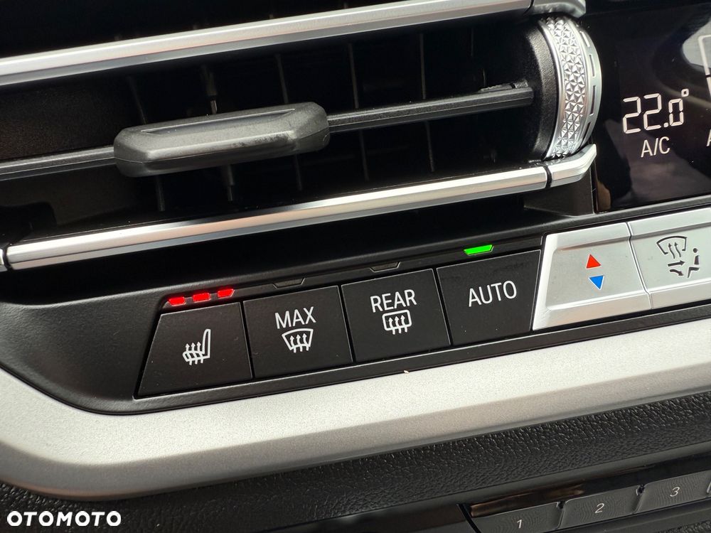BMW Seria 3 318d Sport Line - 40