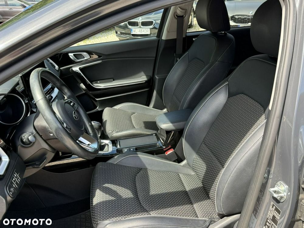 Kia Ceed - 12