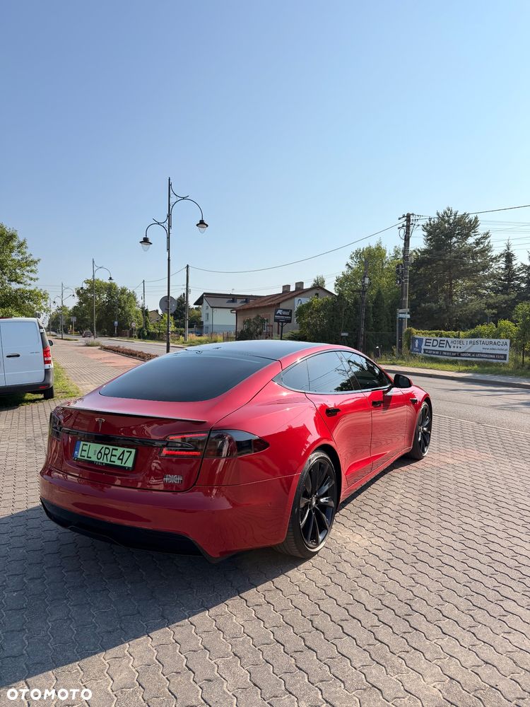 Tesla Model S - 8