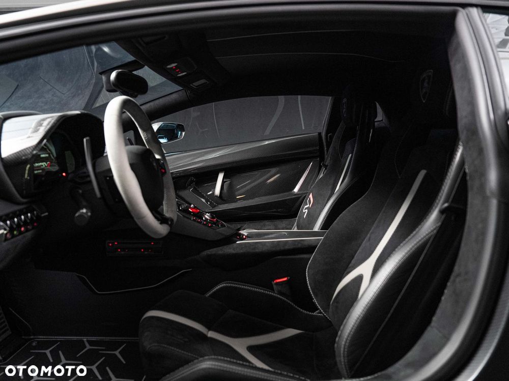 Lamborghini Aventador - 19