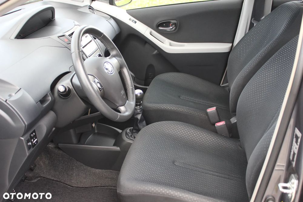 Toyota Yaris 1.33 VVT-i Executive - 26