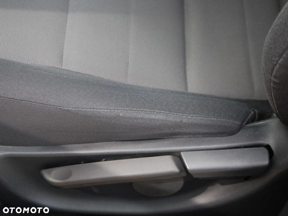 Toyota Avensis - 33