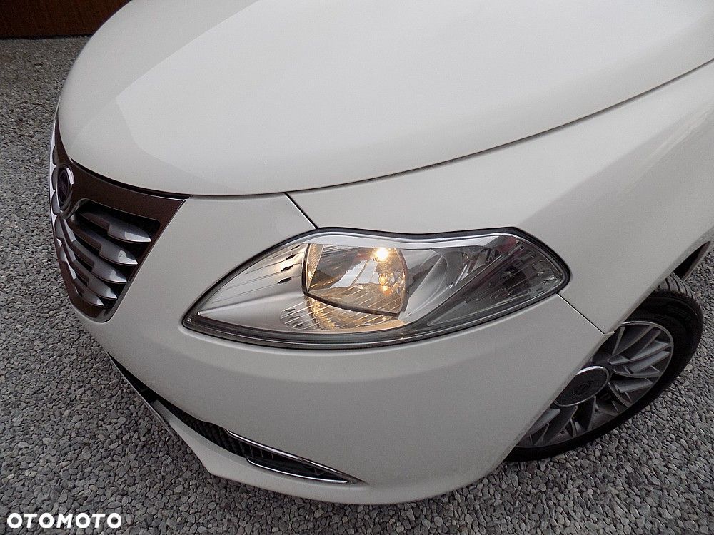 Lancia Ypsilon 0.9 Black&Red S&S - 21