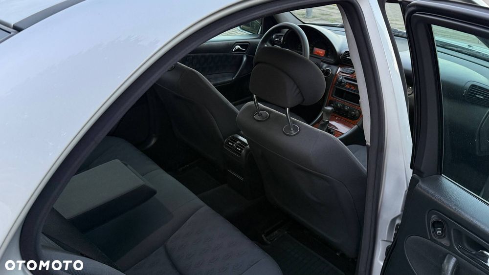 Mercedes-Benz Klasa C 220 CDI Classic - 10
