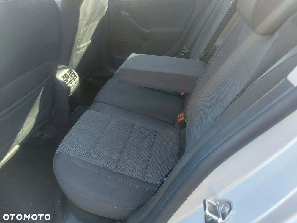 Volkswagen Golf 1.6 TDI DPF BlueMotion Technology Comfortline - 16