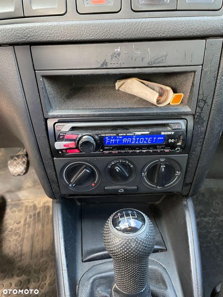 Volkswagen Golf 1.9 TDI Comfortline - 23