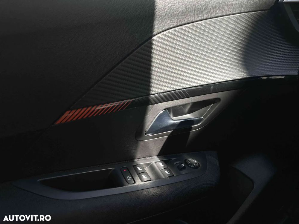 Peugeot 208 - 10