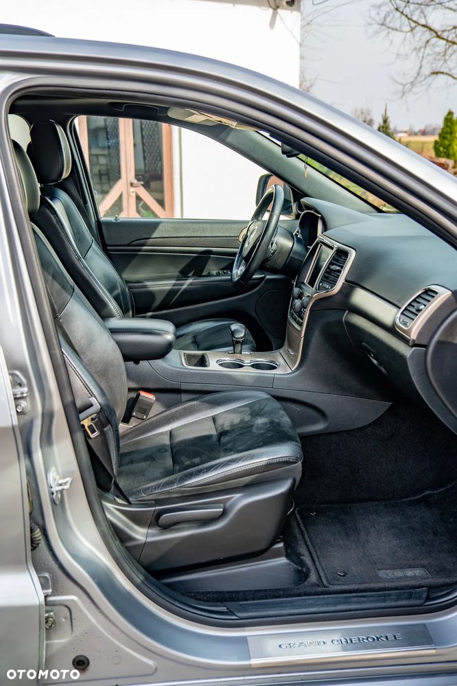 Jeep Grand Cherokee - 14