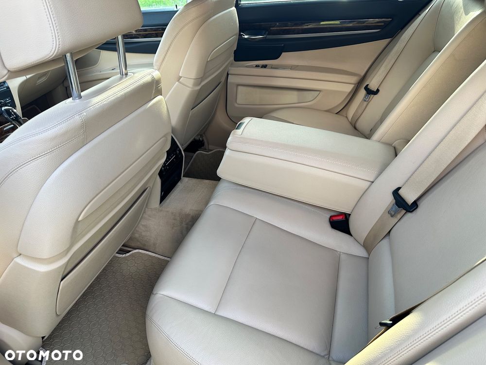 BMW Seria 7 730d xDrive - 13