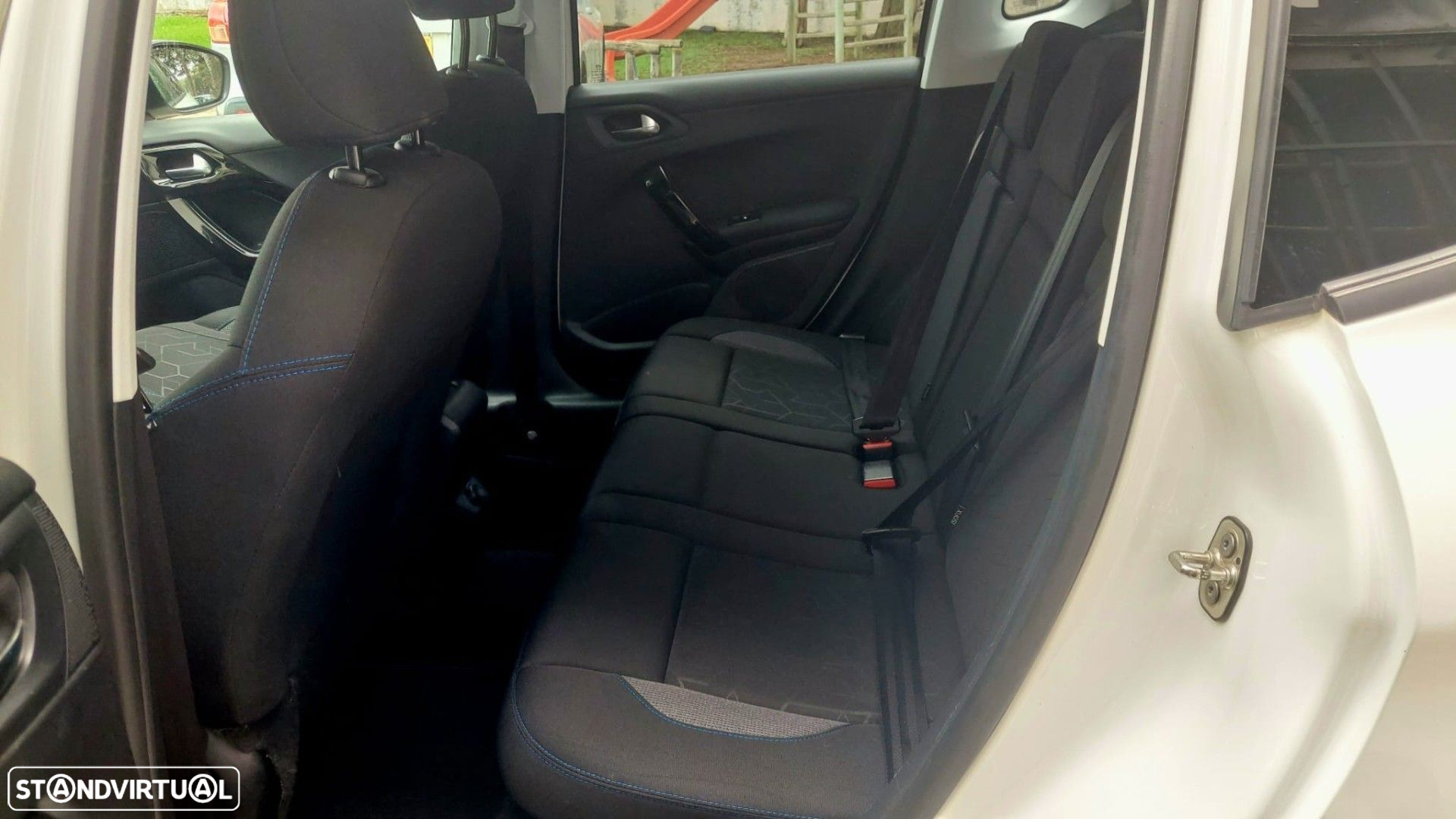 Peugeot 2008 1.2 PureTech Signature - 13