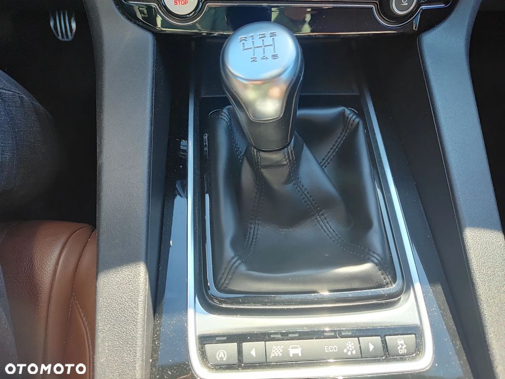 Jaguar F-Pace 20d AWD Pure - 32