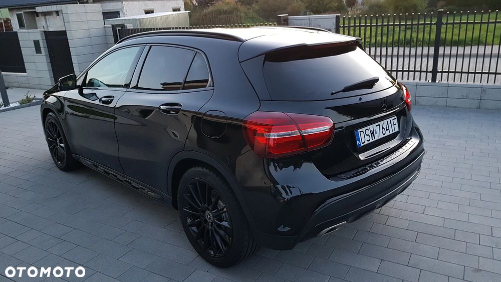 Mercedes-Benz GLA 180 7G-DCT AMG Line - 13