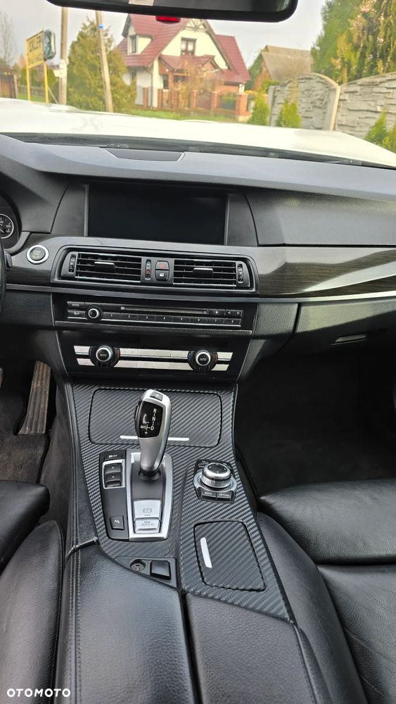 BMW Seria 5 525d - 28