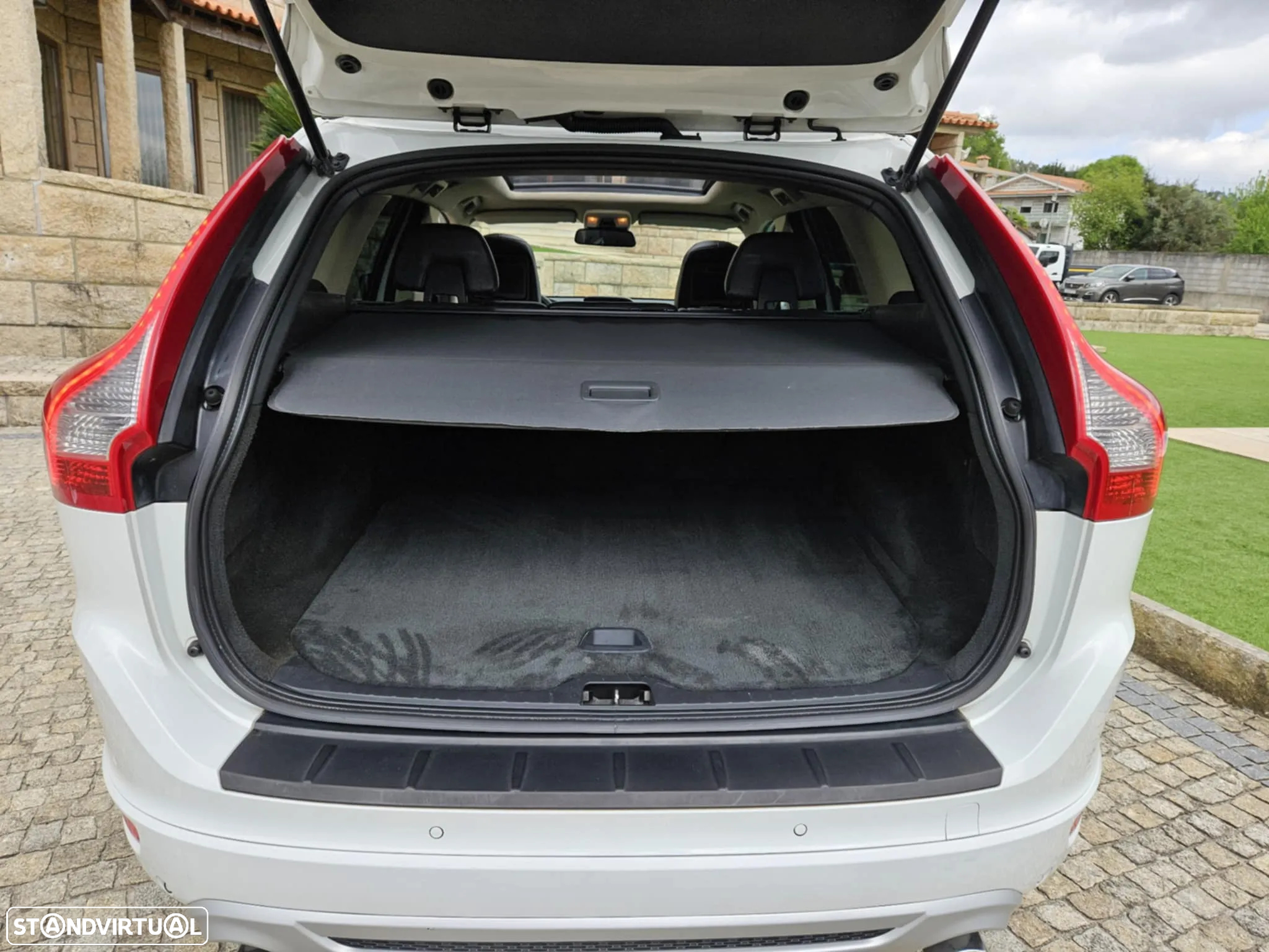 Volvo XC 60 2.0 D3 Drive R-Design - 9