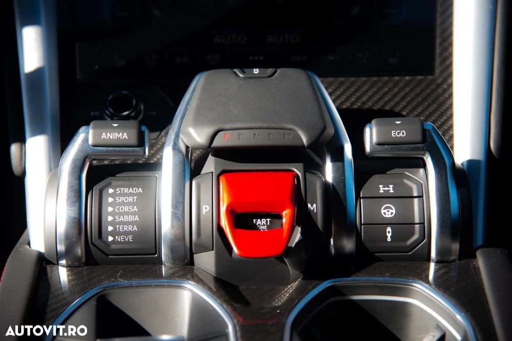 Lamborghini URUS Standard - 32