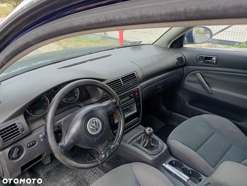 Volkswagen Passat 1.9 TDI Highline - 12