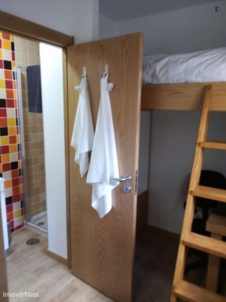 Quarto - localizado em Baixa Coimbra - Grande imagem: 2/7