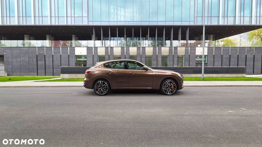 Maserati Levante GTS - 32