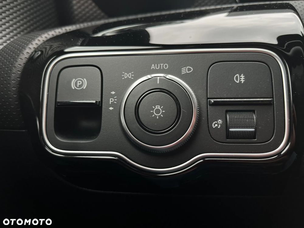 Mercedes-Benz CLA 180 7G-DCT - 14