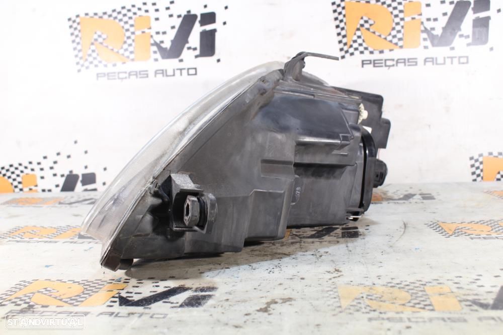 Ótica / Farol Direito Seat Leon (1P1)  5P2941006c / 89315821 / Passage - 4