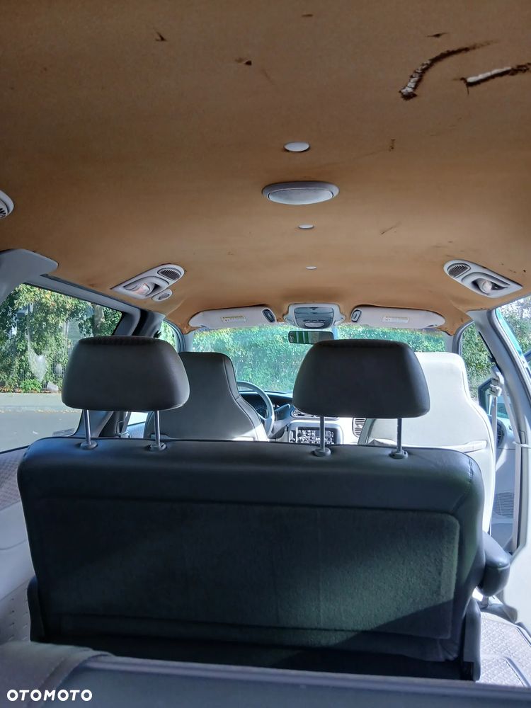Dodge Grand Caravan - 25