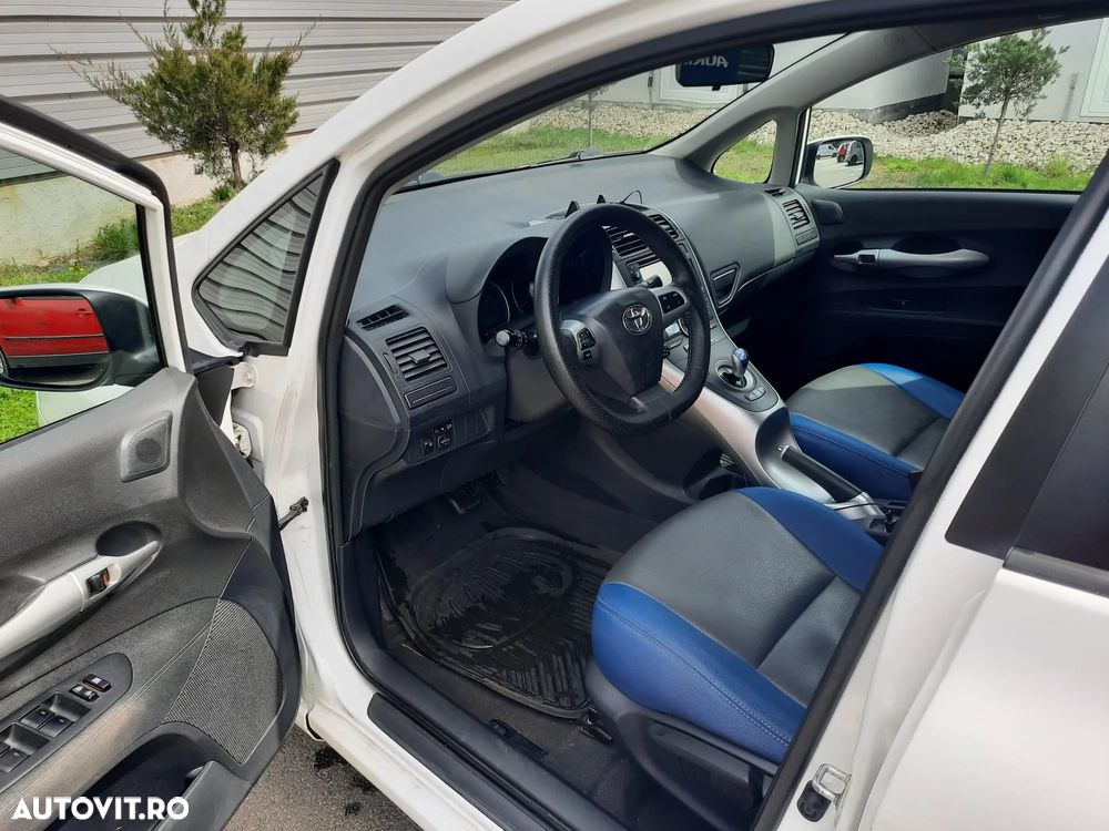Toyota Auris 1.8 L VVT-i Luna - 16