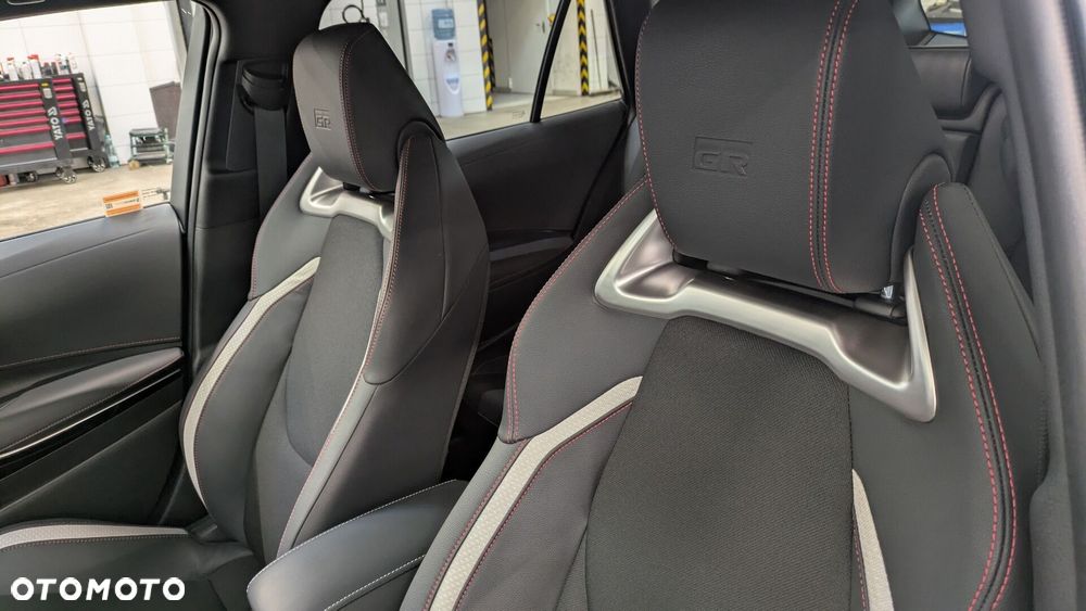 Toyota Corolla 1.8 Hybrid GR Sport Dynamic - 12