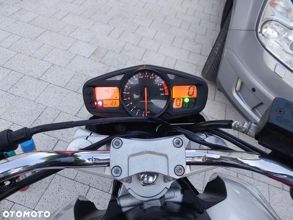 Suzuki GSR - 7