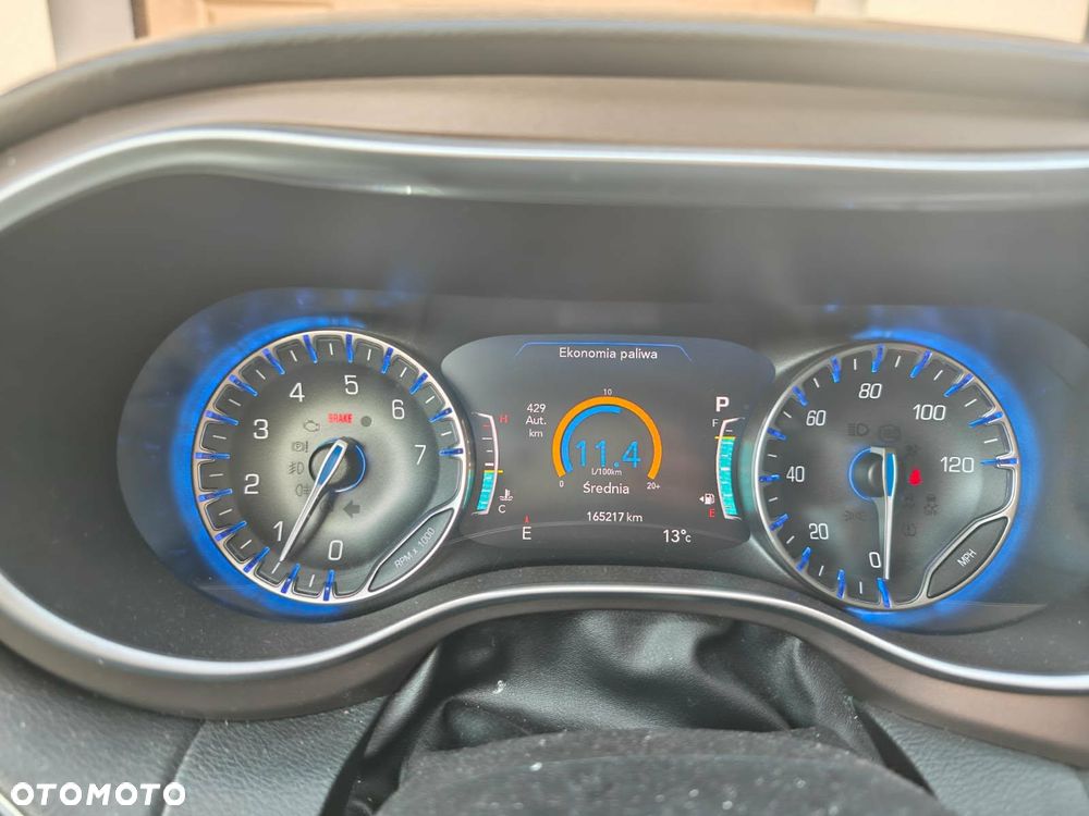 Chrysler Pacifica - 16