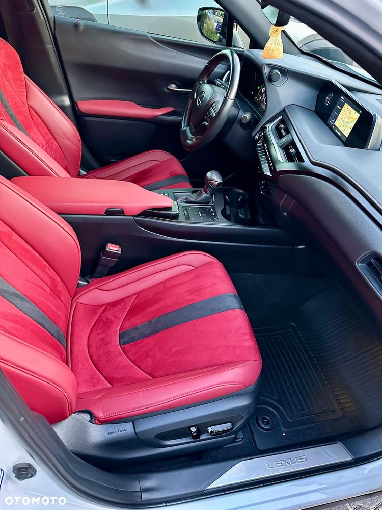 Lexus UX 250h - 35
