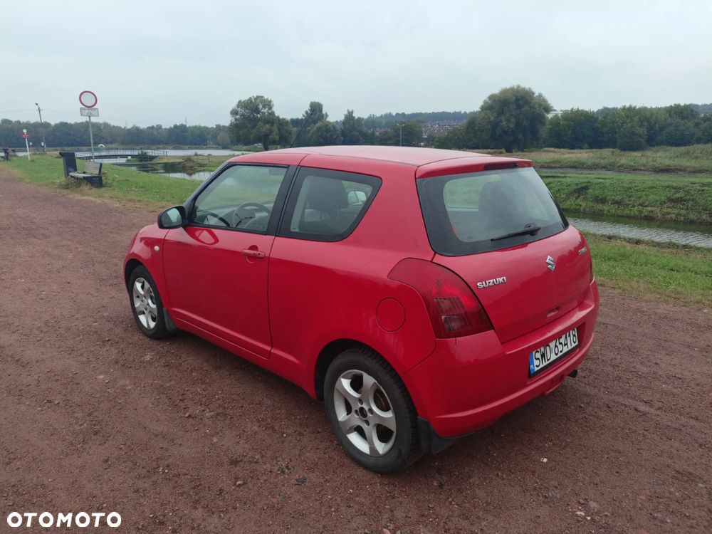 Suzuki Swift 1.3 Club - 4